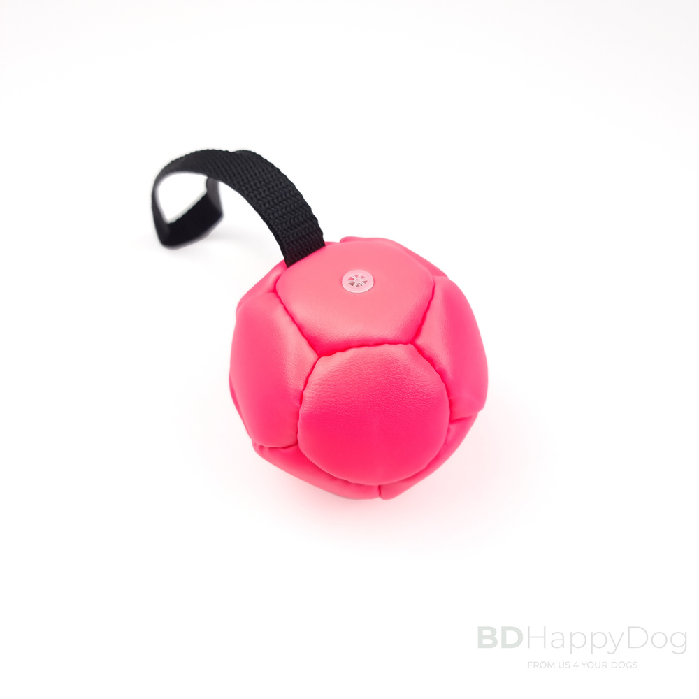 Piłka z piszczkiem dla psa z uchwytem fi 9cm(+/-) - ekologiczna skóra - różowy 1
