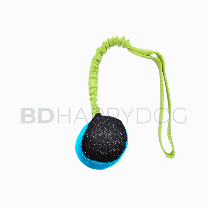 Piłka dla psa z amortyzatorem 10cm - materiał ringowy - jasny niebieski 1
